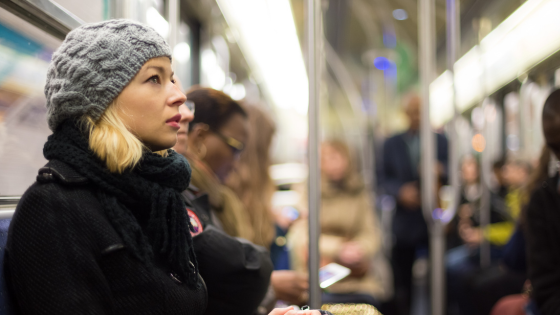 Eco-ansia: come trasformare la paura per il clima in azione
Donna in metropolitana